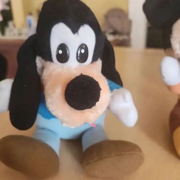 Vintage Mickey & friends Christmas Carol 7" plush - Picture 8 of 8